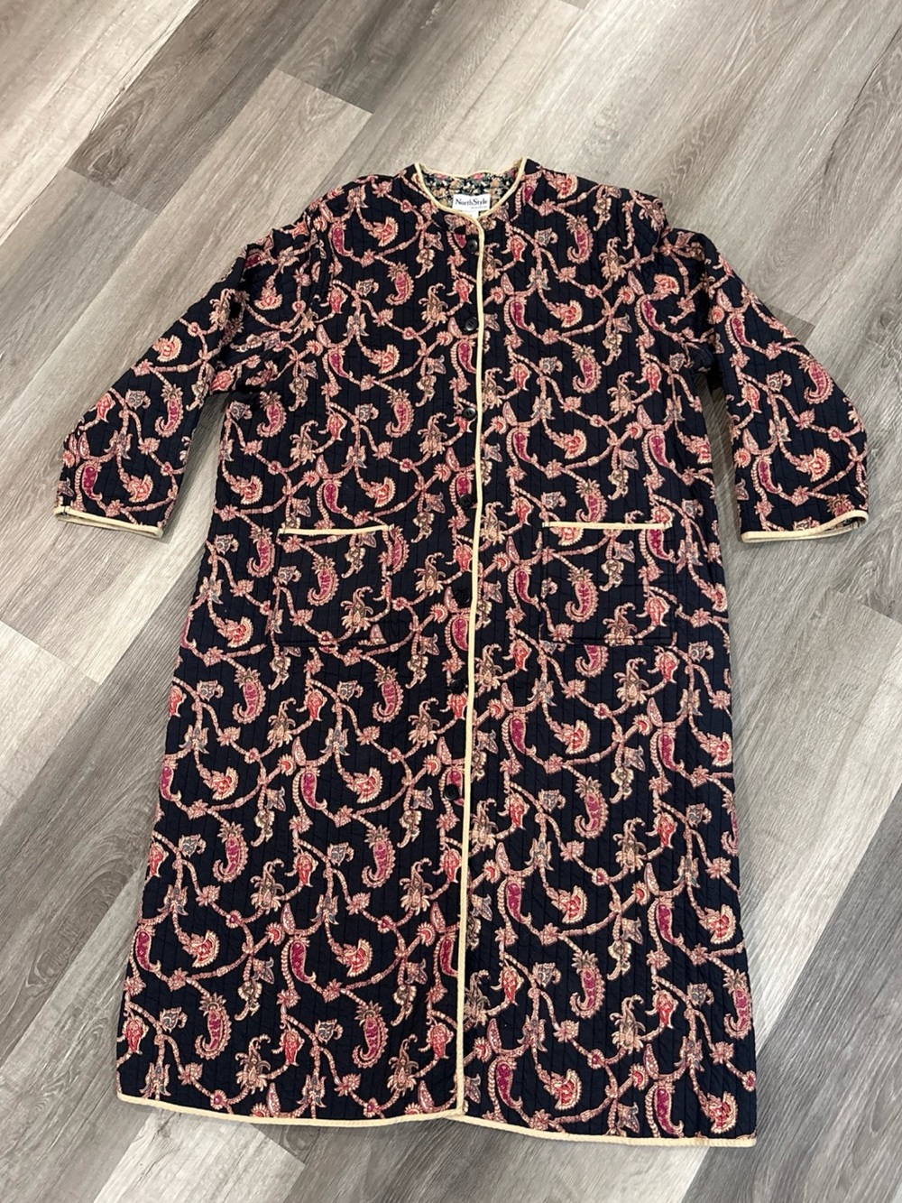 NorthStyle Women’s Quilted Long Robe Size 2X Paisley Pockets Buttons Housecoat